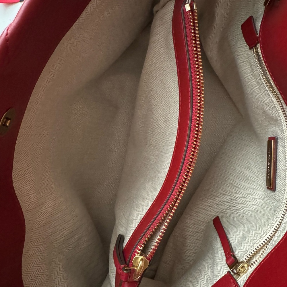 Tory Burch Quilted Red Leather Shoulder Bag with Gold Chain - Picture 7 of 11
